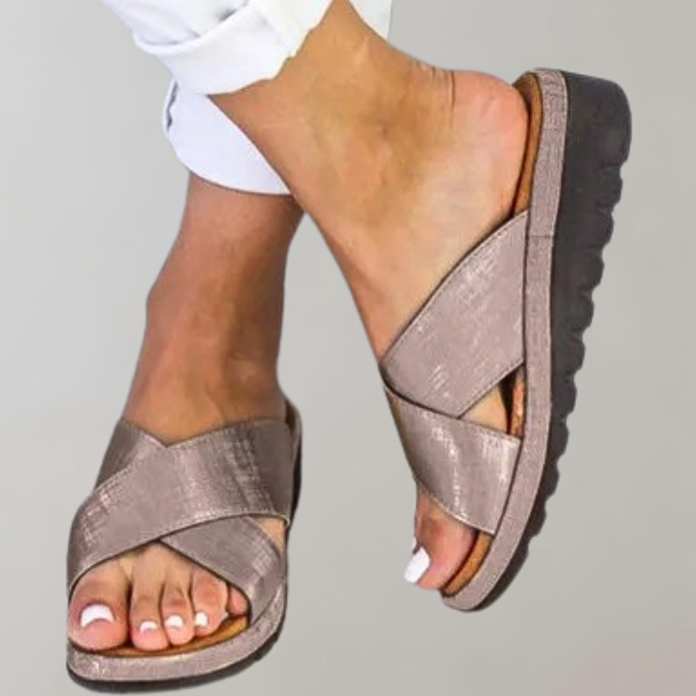 Slip-On Sandals - Damsandaler med gummisula och låg kil för sommaren