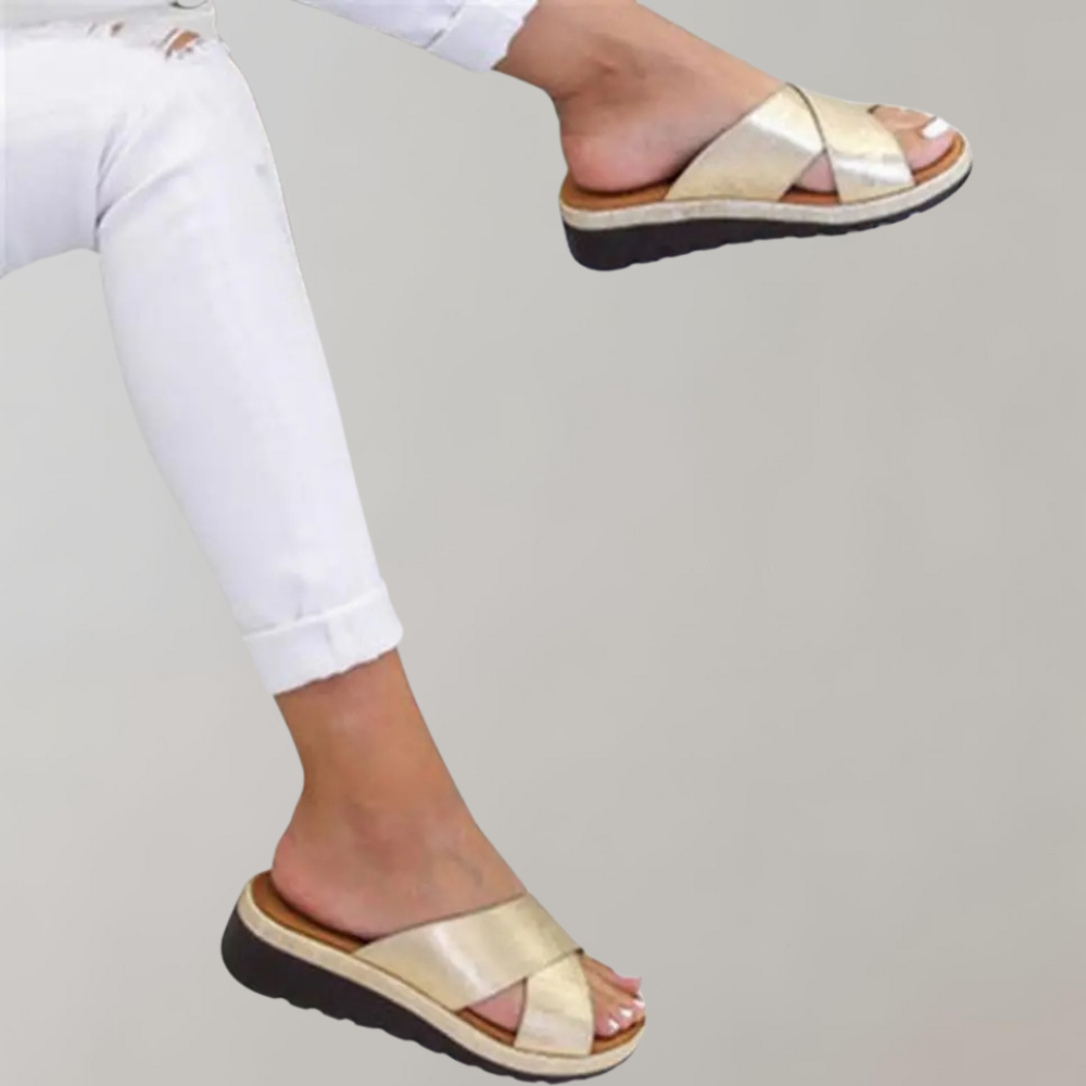 Slip-On Sandals - Damsandaler med gummisula och låg kil för sommaren