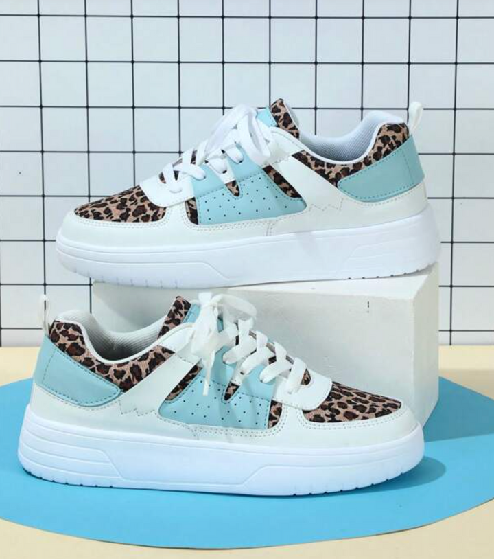 Sneakers för kvinnor - Bekväma - Snörning - Skate skor - Casual Sneakers
