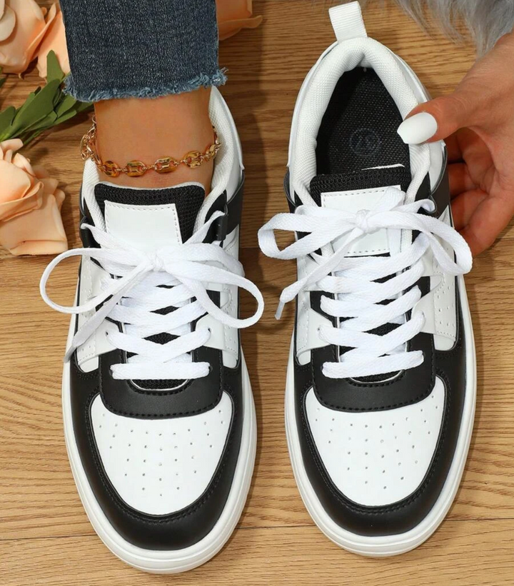 Sneakers för kvinnor - Bekväma - Snörning - Skate skor - Casual Sneakers