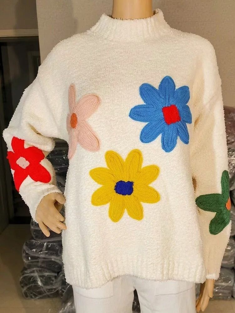 Stickad tröja - Höghalsad vit blommig tröja för kvinnor