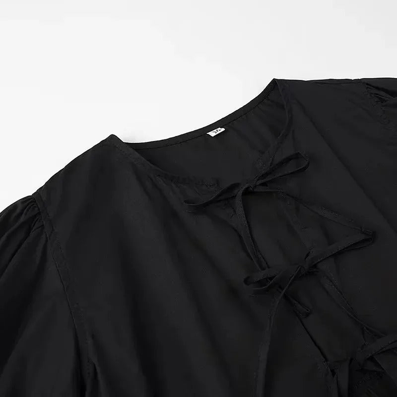 Kvinnors Ruffle Crop Top med Framtid Rosett i Svart/Vit