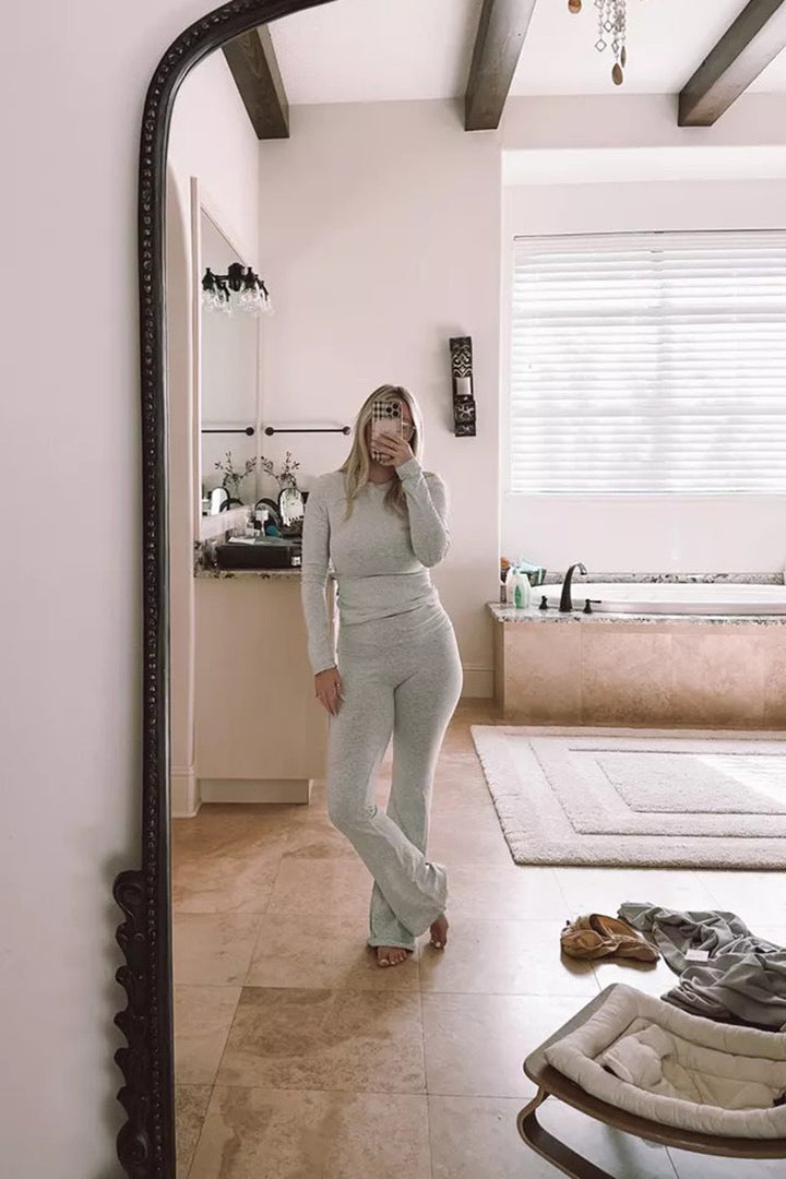 Tvådelat set - Elastisk t-shirt och utsvängda byxor med hög midja för kvinnor Lounge-set