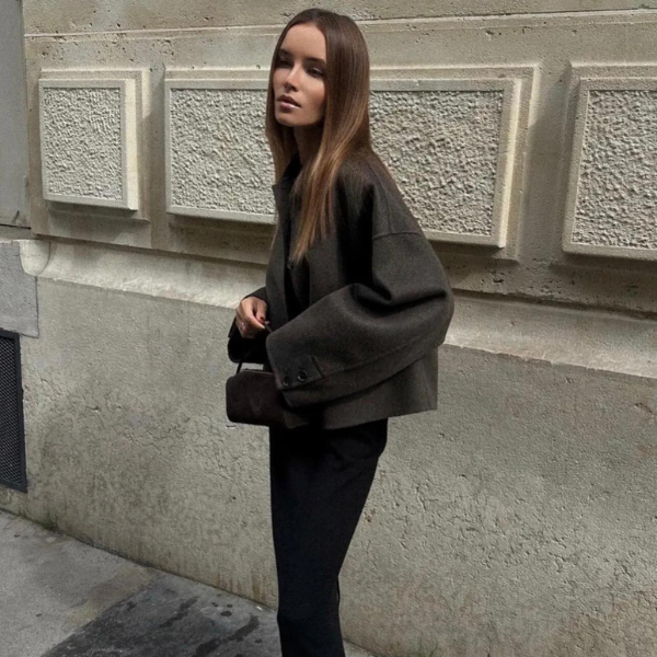 Ulljacka | Enkelknäppt | Löst sittande | Kort ullrock | Trenchcoat i ull för damer