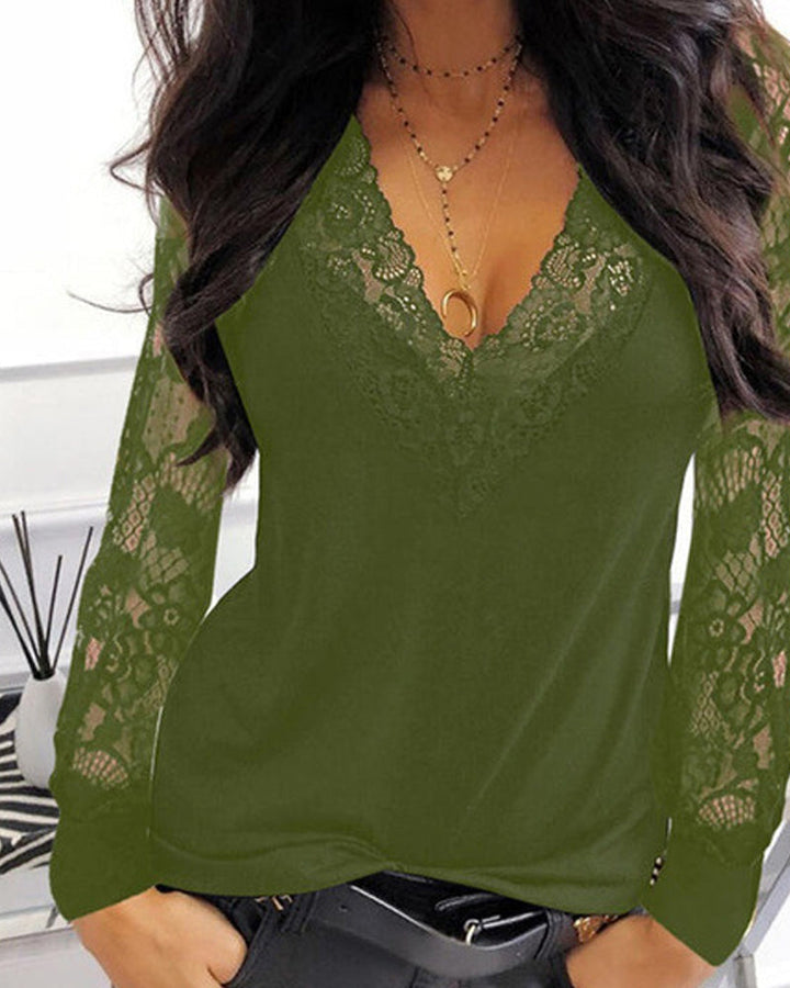 Damblus med v-ringad spetsärm i elegant stil