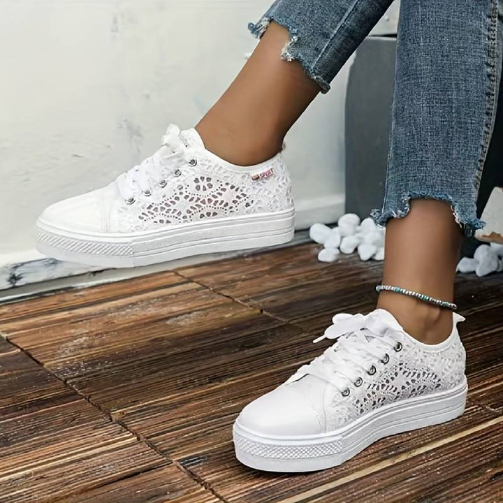 Kvinnors Lättviktssneakers med Spetsdetaljer
