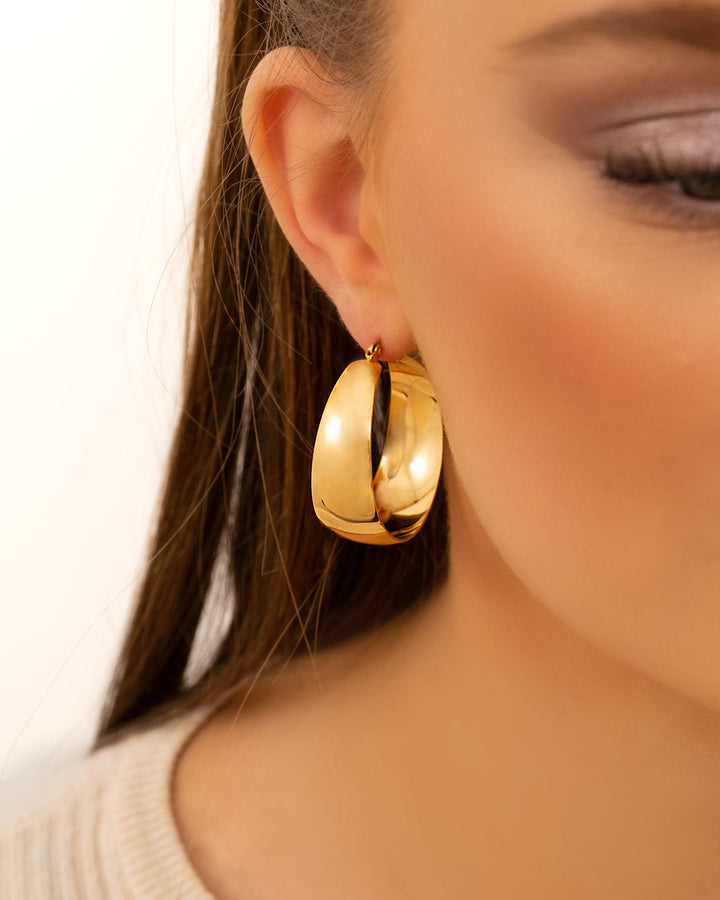 Guld- och silverstatement-creoler